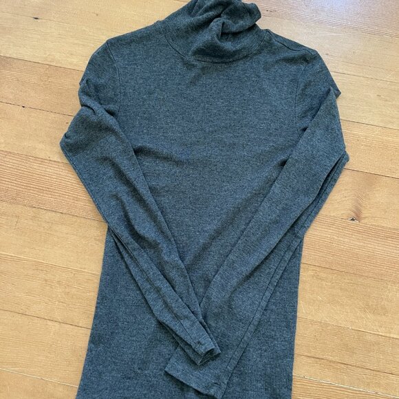 Fitted Grey Turtleneck - Picture 2 of 6